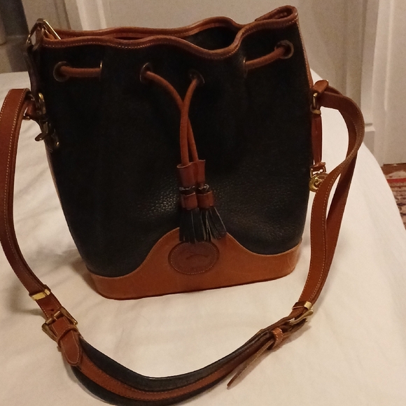 Vintage Dooney & Bourke Brown and Black Teton Leather Bucket Bag - Picture 2 of 12